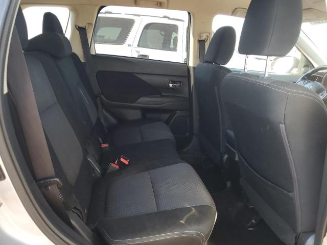 JA4AZ3A31HZ040013 - 2017 MITSUBISHI OUTLANDER SE SILVER photo 11