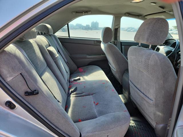 4T1BE32K42U579768 - 2002 TOYOTA CAMRY LE 银色 照片 10