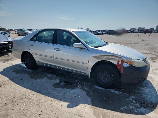 4T1BE32K42U579768 - 2002 TOYOTA CAMRY LE 银色 照片 4
