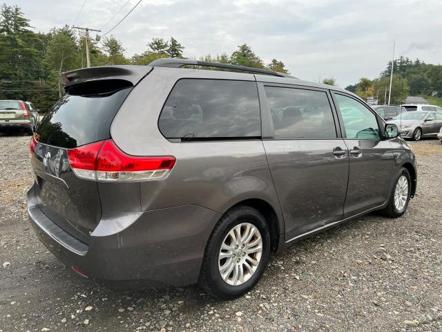 5TDYK3DC7ES421947 - 2014 TOYOTA SIENNA XLE GRAY photo 4