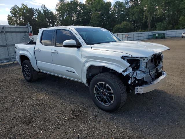 3TYLB5JN3ST070420 - 2025 TOYOTA TACOMA DOUBLE CAB WHITE photo 4