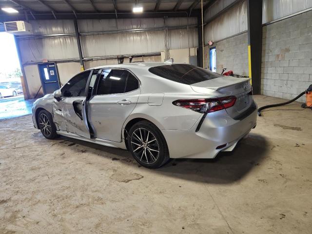 4T1G11AK3PU797490 - 2023 TOYOTA CAMRY SE NIGHT SHADE SILVER photo 2