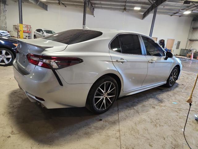 4T1G11AK3PU797490 - 2023 TOYOTA CAMRY SE NIGHT SHADE SILVER photo 3