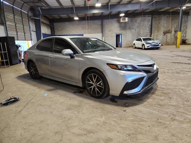 4T1G11AK3PU797490 - 2023 TOYOTA CAMRY SE NIGHT SHADE SILVER photo 4