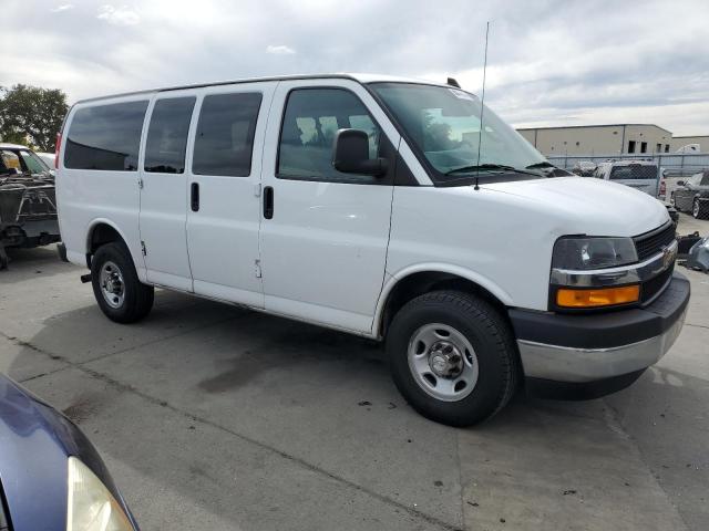 1GAZGMFP2J1258295 - 2018 CHEVROLET EXPRESS G3 LT WHITE photo 4