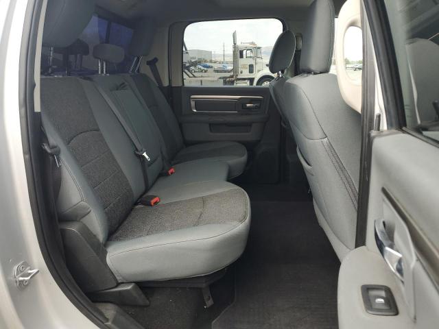 1C6RR7TMXJS112869 - 2018 RAM 1500 SLT Silber Foto 11