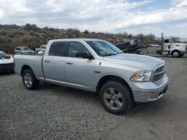 1C6RR7TMXJS112869 - 2018 RAM 1500 SLT Silber Foto 4