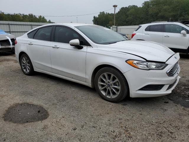 3FA6P0G74HR348944 - 2017 FORD FUSION S WHITE photo 4