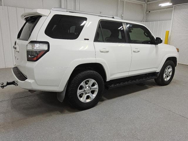JTEBU5JR5H5418698 - 2017 TOYOTA 4RUNNER SR5/SR5 PREMIUM Белый фото 3