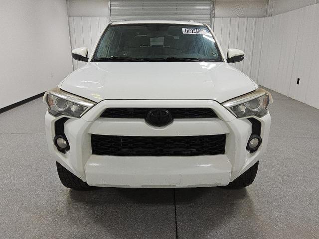 JTEBU5JR5H5418698 - 2017 TOYOTA 4RUNNER SR5/SR5 PREMIUM Белый фото 5