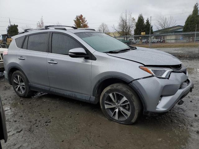 2T3RFREV2HW549995 - 2017 TOYOTA RAV4 XLE SILVER photo 4