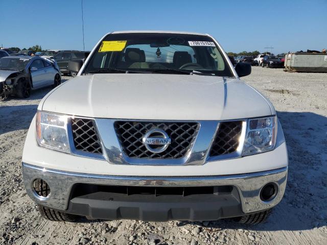 1N6AD07UX5C438867 - 2005 NISSAN FRONTIER CREW CAB LE WHITE photo 5