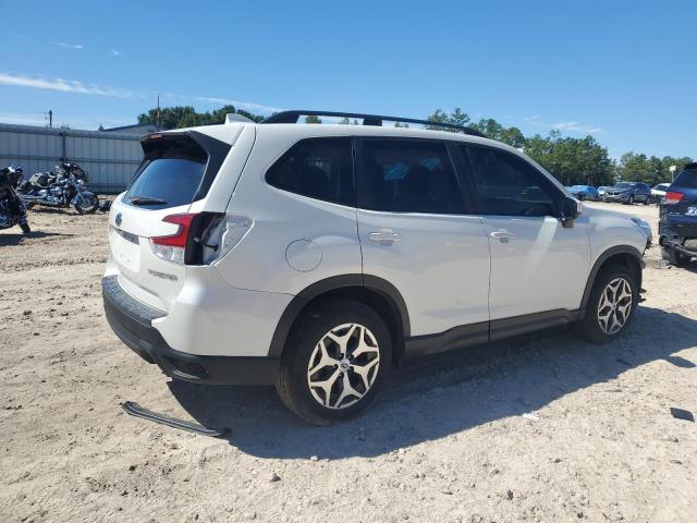 JF2SKAJC8MH465393 - 2021 SUBARU FORESTER PREMIUM WHITE photo 3