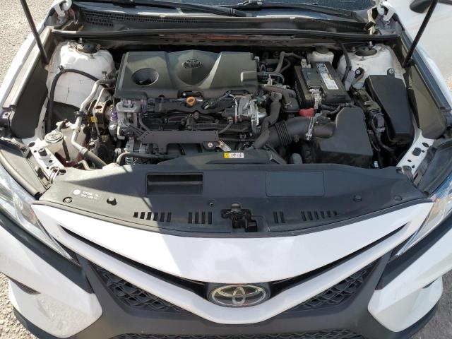 4T1B11HKXJU609734 - 2018 TOYOTA CAMRY L WHITE photo 11