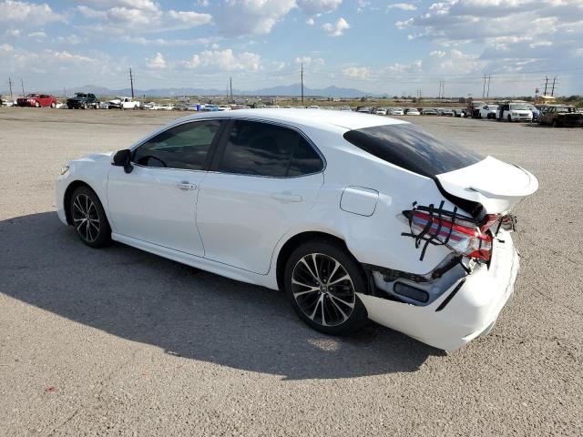 4T1B11HKXJU609734 - 2018 TOYOTA CAMRY L WHITE photo 2