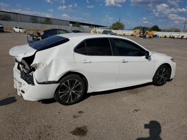 4T1B11HKXJU609734 - 2018 TOYOTA CAMRY L WHITE photo 3