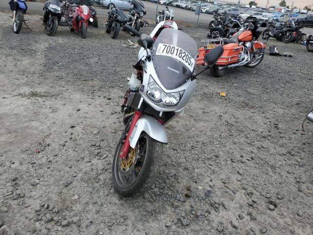 JKAEXEA116A001869 - 2006 KAWASAKI EX650 A6F SILVER photo 2