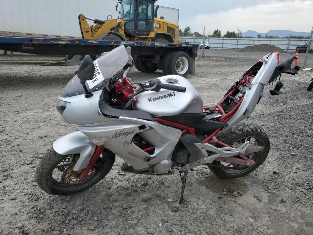 JKAEXEA116A001869 - 2006 KAWASAKI EX650 A6F SILVER photo 3