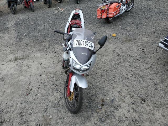 JKAEXEA116A001869 - 2006 KAWASAKI EX650 A6F SILVER photo 5