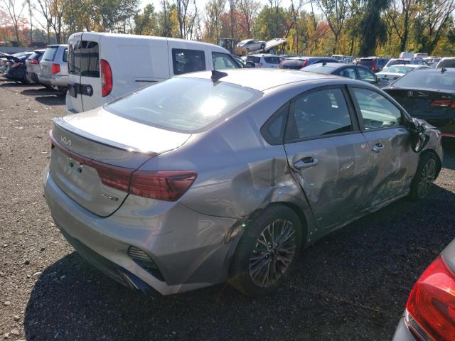 3KPF54AD5PE637553 - 2023 KIA FORTE GT LINE GRAY photo 3