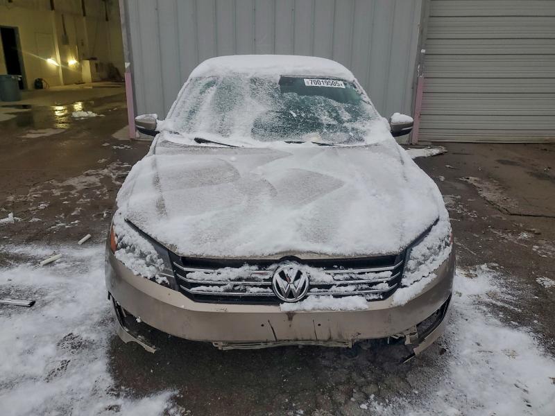 1VWAT7A3XFC076679 - 2015 VOLKSWAGEN PASSAT S 棕色 照片 5