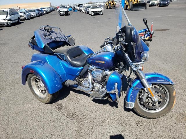 1HD1MAD32HB853761 - 2017 HARLEY-DAVIDSON FLHTCUTG TRI GLIDE ULTRA BLUE photo 1