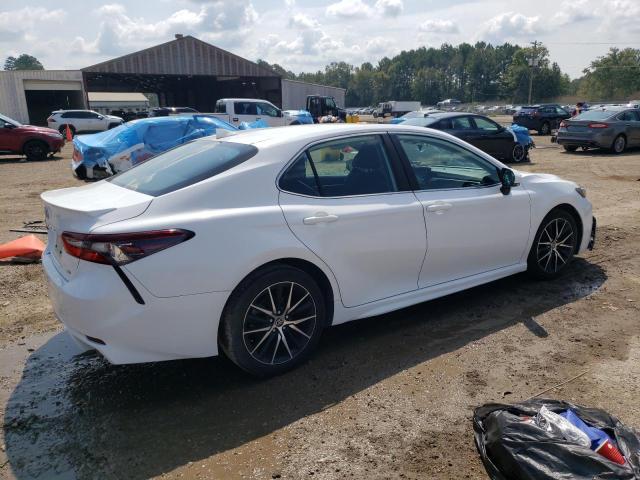 4T1G11AK2NU653989 - 2022 TOYOTA CAMRY SE WHITE photo 3