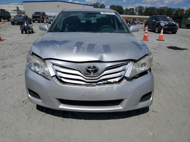 4T1BF3EK9BU728149 - 2011 TOYOTA CAMRY BASE ვერცხლისფერი ფოტო 5
