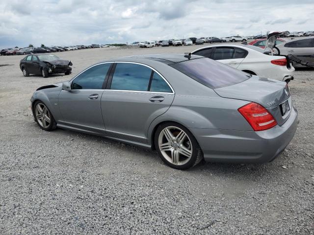 WDDNG9EB3CA465327 - 2012 MERCEDES-BENZ S 550 4MATIC GRAY photo 2