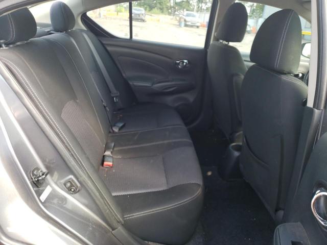 3N1CN7AP3JL852420 - 2018 NISSAN VERSA S ნაცრისფერი ფოტო 10