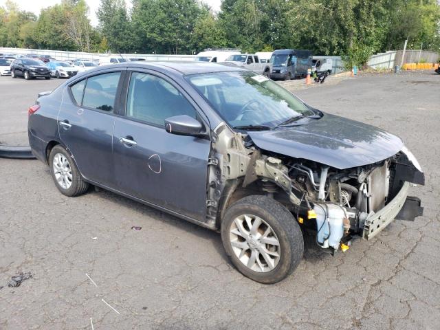 3N1CN7AP3JL852420 - 2018 NISSAN VERSA S ნაცრისფერი ფოტო 4