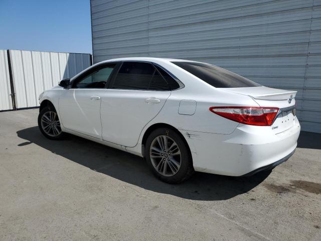 4T1BF1FKXHU642814 - 2017 TOYOTA CAMRY LE WHITE photo 2
