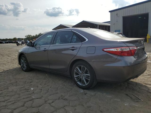 4T1BF1FK8HU435676 - 2017 TOYOTA CAMRY LE GRAY photo 2