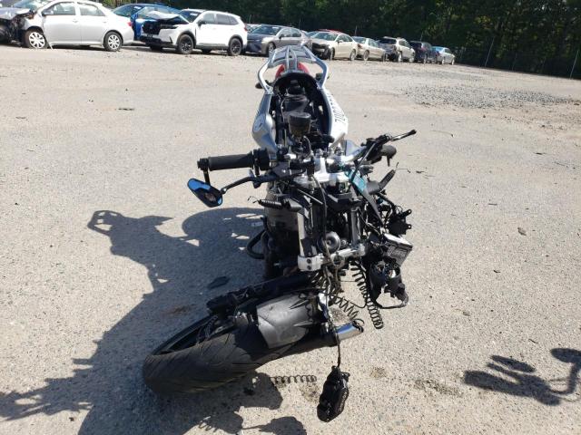 WB1022707BZS50147 - 2011 BMW F800 R BLACK photo 2