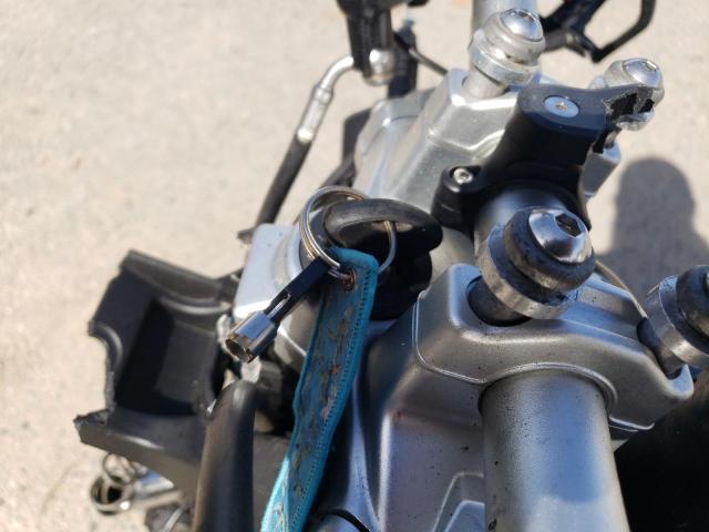 WB1022707BZS50147 - 2011 BMW F800 R BLACK photo 8