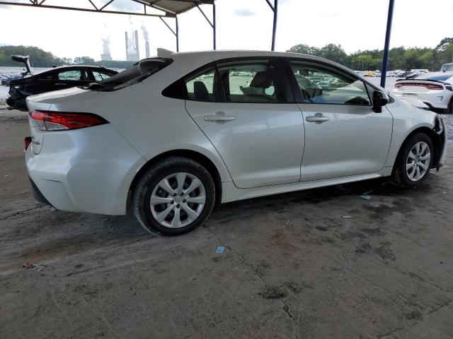 JTDBCMFE8R3050585 - 2024 TOYOTA COROLLA LE WHITE photo 3
