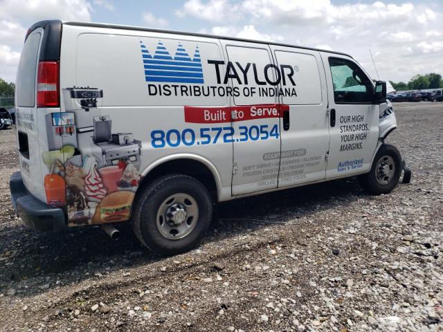 1GCZGGFG1J1339278 - 2018 CHEVROLET EXPRESS G3500 WHITE photo 3