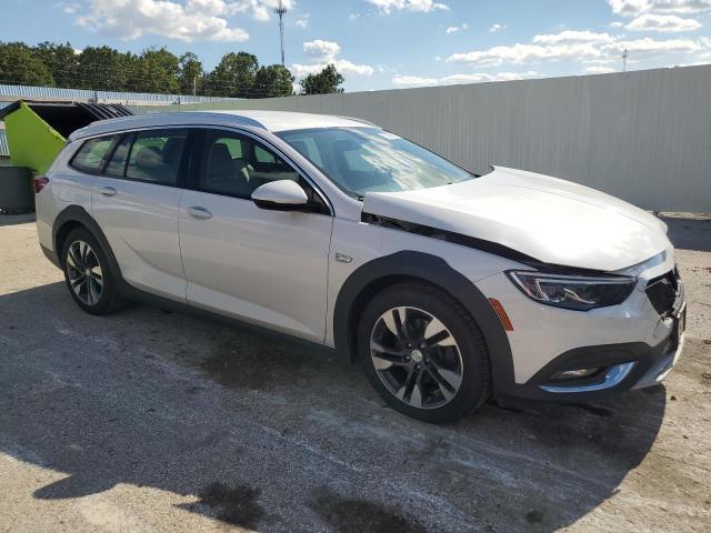 W04GV8SX4J1132113 - 2018 BUICK REGAL TOURX ESSENCE WHITE photo 4
