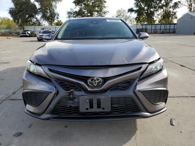 4T1T11AK6PU787647 - 2023 TOYOTA CAMRY SE NIGHT SHADE GRAY photo 5