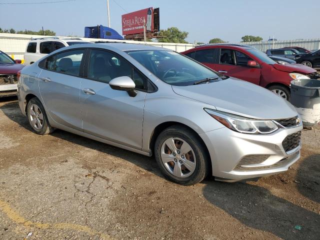 1G1BC5SM1J7147541 - 2018 CHEVROLET CRUZE LS فضي صورة 4