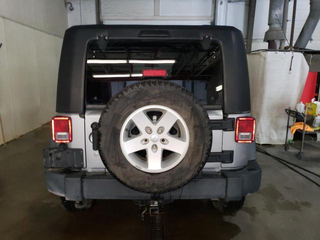 1C4HJWDG9JL925743 - 2018 JEEP WRANGLER UNLIMITED SPORT Gümüş foto 6