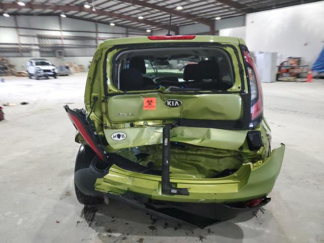 KNDJN2A24J7900295 - 2018 KIA SOUL GREEN photo 6