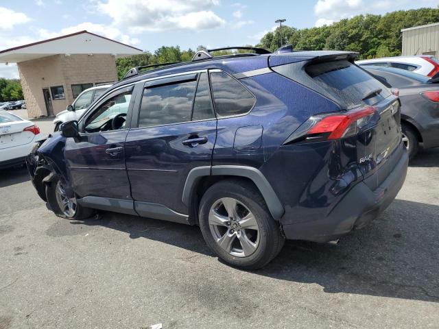2T3P1RFV1NW280498 - 2022 TOYOTA RAV4 XLE BLUE photo 2
