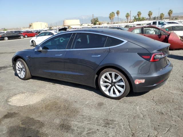 5YJ3E1EA5JF052829 - 2018 TESLA MODEL 3 رمادي صورة 2