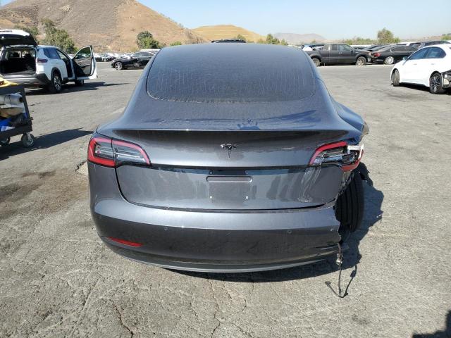 5YJ3E1EA5JF052829 - 2018 TESLA MODEL 3 رمادي صورة 6