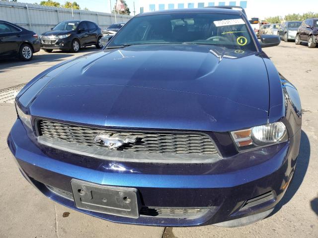 1ZVBP8AM3C5278772 - 2012 FORD MUSTANG BLUE photo 5