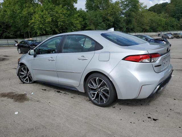 5YFS4MCE4MP065747 - 2021 TOYOTA COROLLA SE Srebrny zdjęcie 2