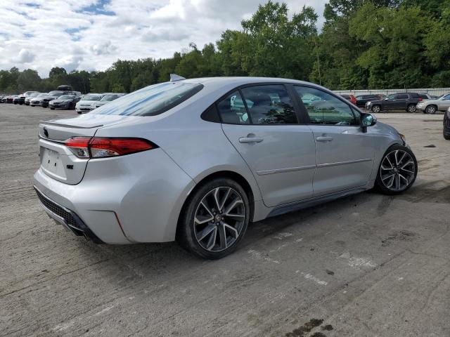 5YFS4MCE4MP065747 - 2021 TOYOTA COROLLA SE Srebrny zdjęcie 3