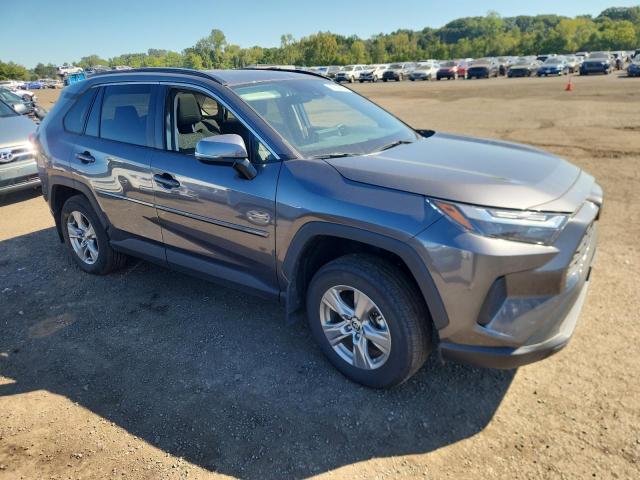 2T3P1RFVXRC395222 - 2024 TOYOTA RAV4 XLE 灰色 照片 4