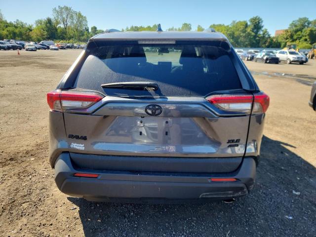 2T3P1RFVXRC395222 - 2024 TOYOTA RAV4 XLE 灰色 照片 6